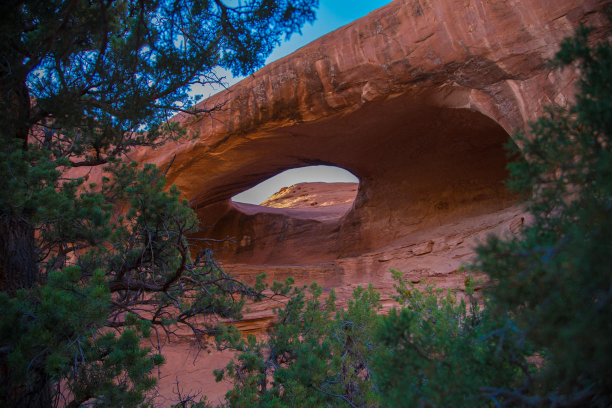 Tear Drop Arch & Mystery Valley Image 3 Red rock archway